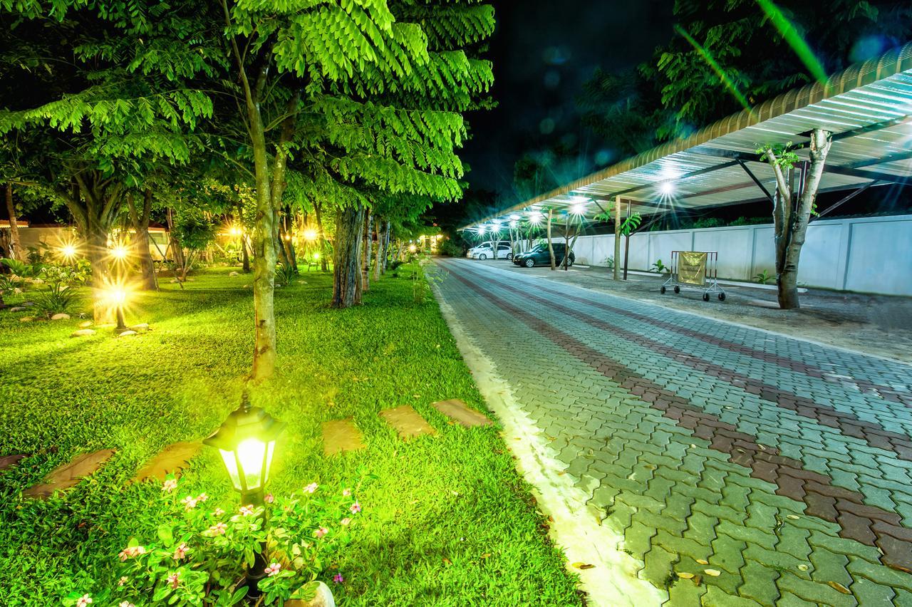 Baan Nam Pen Resort Amphawa Exterior foto